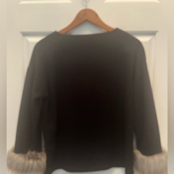 PRE-OWNED LILY LONDON WOMEN'S BLACK KNIT TOP WITH FAUX FUR CUFFS- SMALL - Picture 5 of 5